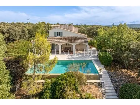 à vendre à bonnieux maison de charme avec piscine et vue sur le mont ventoux