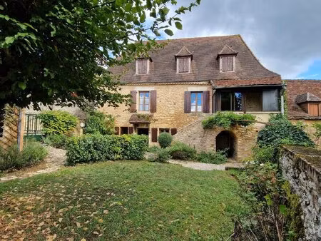 maison de caractère en pierres avec jardin et dépendance
