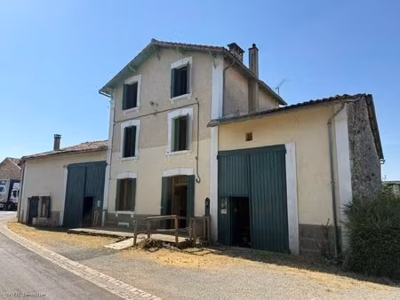 maison de village a rénover sur 1683m²