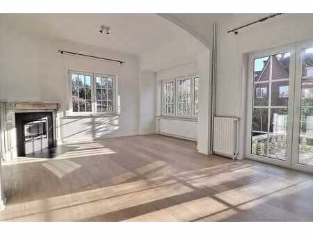 belle maison rénovée avec jardin.