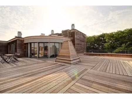 appartement rénové et meublé avec terrasse
