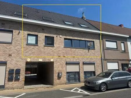 appartement en duplex situé au calme avec abri de voiture