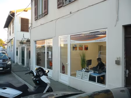 location locaux professionnels 1 pièce 17 m² à saint-laurent-du-var (06700)  600 €