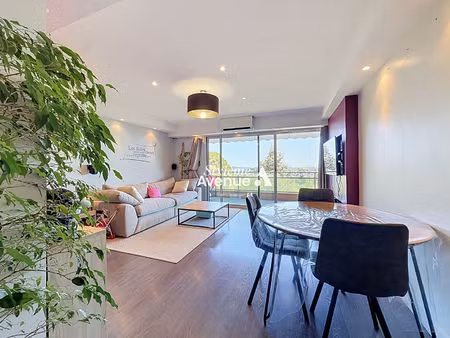 a vendre à grasse 3 pièces 66 m2 traversant avec loggia  balcon de 17m² parking et cave