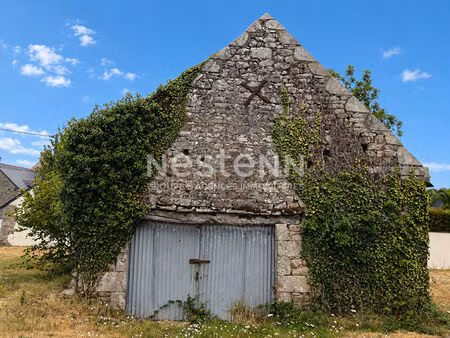 grange en pierre à rénover à 2 pas du centre-bourg