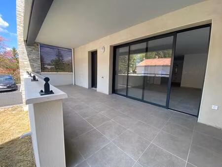 appartement t3 avec terrasse et jardin