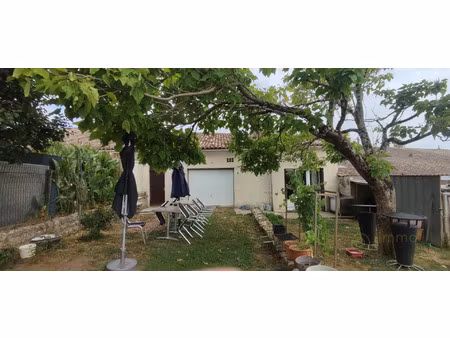 vente maison 4 pièces 130 m² saint-bonnet-sur-gironde (17150)