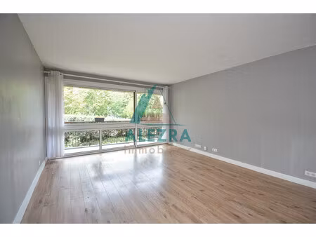 appartement familial en très bon état au calme. avec parking.