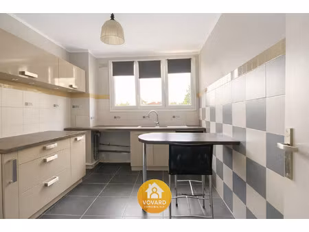 grand f2 - 1 chambre proche centre ville