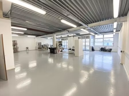 location bureaux 327 m²