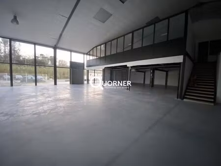 location commerce frejus 83600 750m²