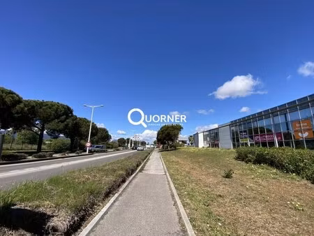 location commerce frejus 83600 950m²