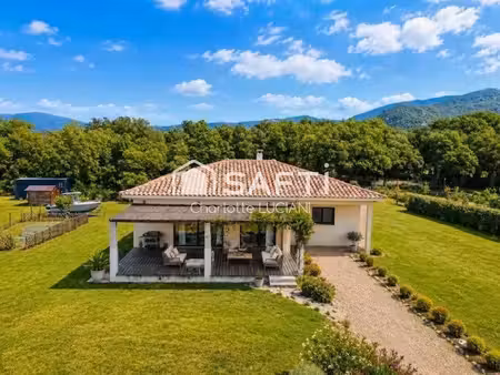 maison familiale de plain-pied sur 1 926 m² de terrain plat et piscinable