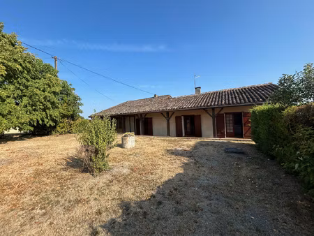 maison de plain-pied  3 chambres  jardin  garage.