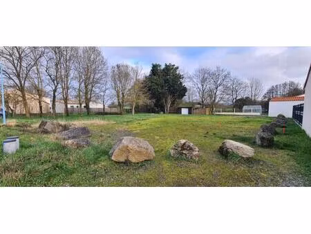 terrain constructible  viabilisé gorges 701 m² (360 m² en 1au et 74 m² en uc) : gaz  élect