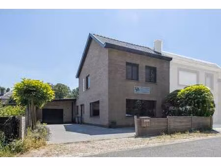 woning met 3 slaapkamers  tuin en magazijn van 100 m²