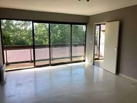 studio avec terrasse à proximité ucl/alma