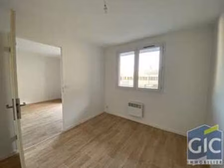 location appartement 2 pièces à caen (14000) : à louer 2 pièces / 31m² caen