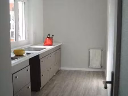 location appartement 2 pièces à la roche-sur-yon centre ville (85000) : à louer 2 pièces /