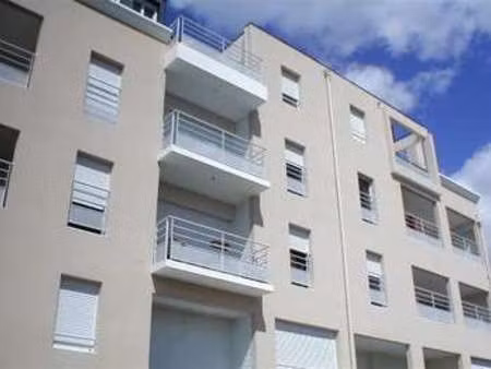 location appartement 2 pièces meublé à la roche-sur-yon centre ville (85000) : à louer 2 p
