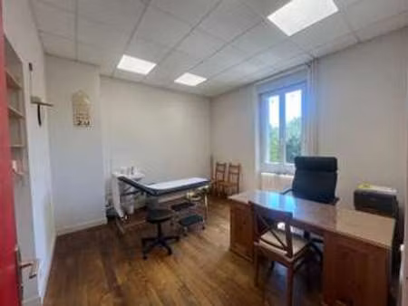 location bureaux et commerces à rochefort-en-terre (56220) : à louer / 15m² rochefort-en-t