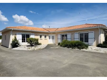 vente maison 5 pièces 165 m² meursac (17120)