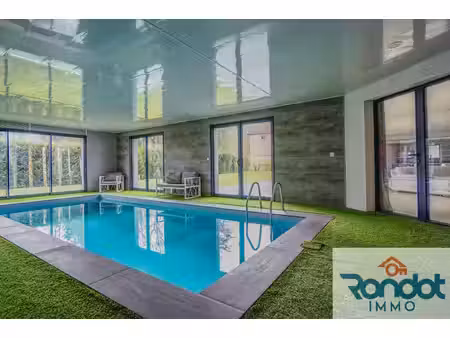 maison 10 pièces / 6 chambres / 380 m2 / 2045 m2 terrain + piscine intérieur