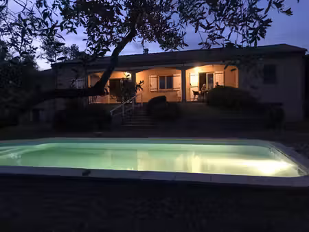 belle villa de plain-pied avec piscine 155 m2 habitables jardin arboré de 2 325 m2...