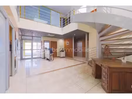 bureau de 332 m² à arbent
