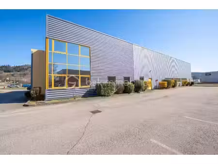 local commercial de 1 146 m² à oyonnax