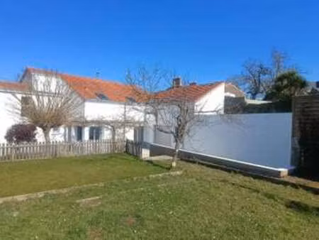 vente maison à port-saint-père (44710) : à vendre / 230m² port-saint-père