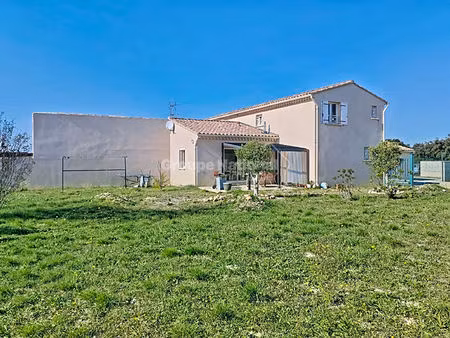 maison récente à rochegude  d'environ 90 m² au milieu des vignes   terrain 892 m²