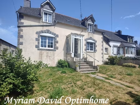 maison à rénover de 107 m² avec jardin et garage – proche centre-ville de rostrenen