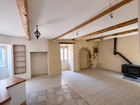 maison de village en pierre 3 pièces d'environ 75m2 avec cav