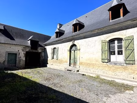 ancien corps de ferme  charme de l'ancien  à rénover
