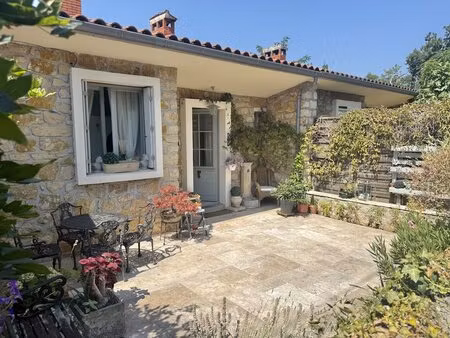maison de village en pierre avec terrasse  jardin et vue magnifique