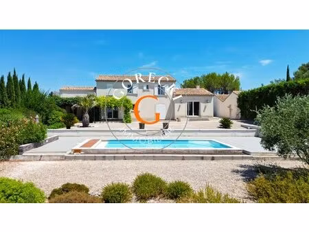 a vendre 3 km d'uzès  spendide maison avec vue panoramique.