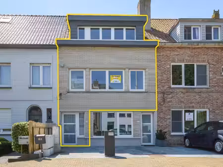 zeer ruim duplexappartement met 2 slaapkamers te huur te oostende