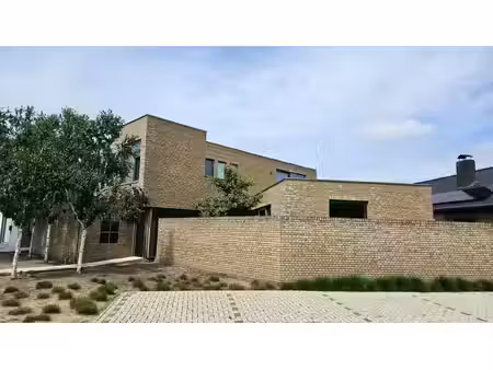 praktijkruimte of kantoor in een prachtig gebouw nabij berlare centrum