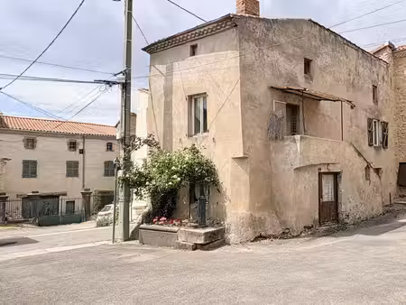 maison de 81 m² à rénover avec grange de 60 m² et jardin de
