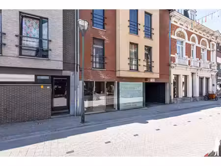 gelijkvloers handelspand met uitstekende visibiliteit