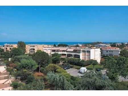 antibes  4 pièces en dernier étage  grande terrasse et vue mer
