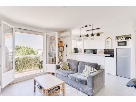 appartement t2 avec balcon à mazargues / stationnement & calme absolu/ sous compromis