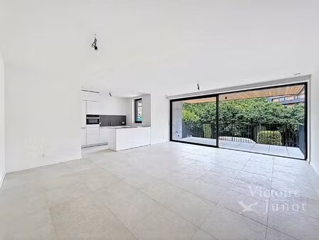 appartement à louer à avenue edmond parmentier 158 woluwe-saint-pierre (vbe48079)