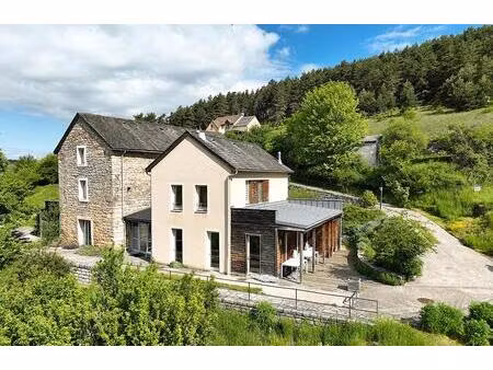 gite dans propriété d'exception de 340 m2 entre gorges du tarn et aubrac