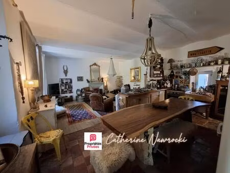 charme  authenticité et potentiel pour cette belle maison de 90 m² + 50 m² de remise sur u