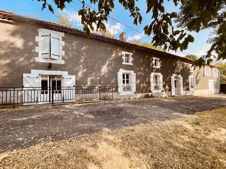 vente maison 6 pièces 197 m² à confolens (16500)  132 000 €