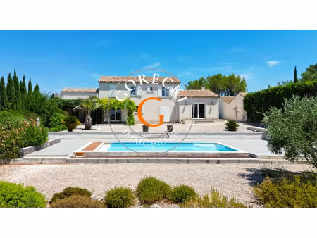 a vendre 3 km d'uzès  spendide maison avec vue panoramique.