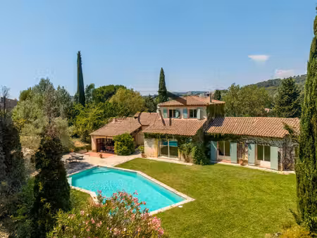 aux portes d'aix magnifique propriété de 210 m2 avec vue s