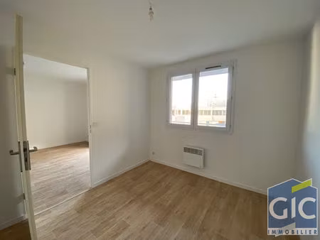 a louer f2 quartier pericentre avec balcon et garage ideal etudiant